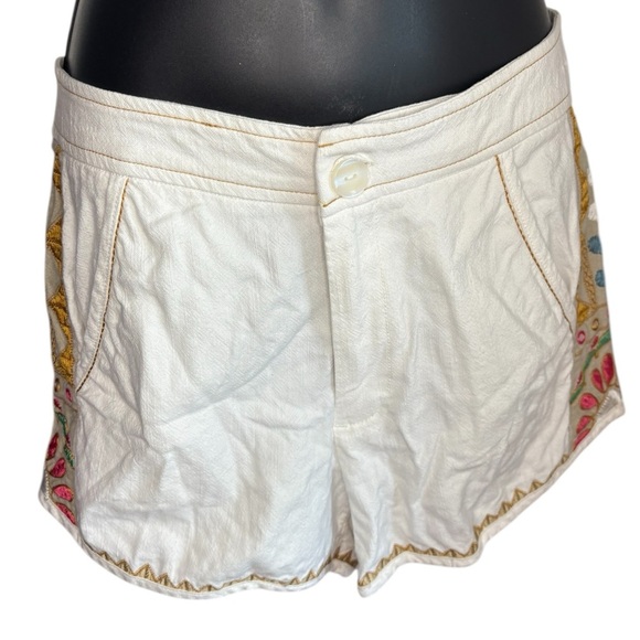 Anthropologie High Waist White and Pink
Embroidered Shorts size 2 100% cotton - Picture 5 of 13